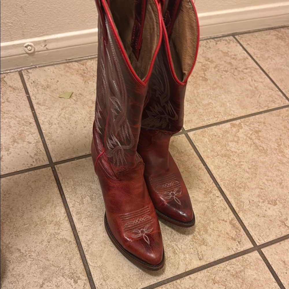 Brand New Idyllwind Red Leather Cowboy Boots with Embroidered Detail Woman